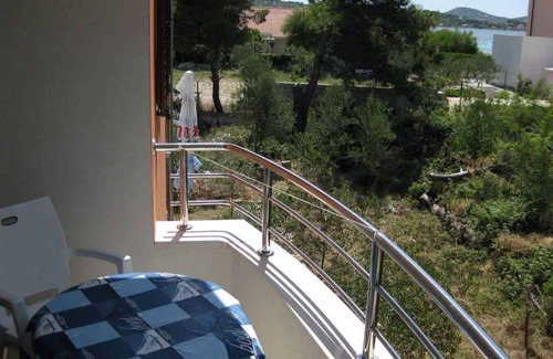 Srima Apartment | Holiday apartment with air conditioning close to the beach