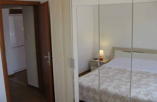 Srima Apartment | Holiday apartment with air conditioning close to the beach
