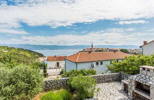 Vrbnik Apartment | Holiday apartment with air conditioning and sea view