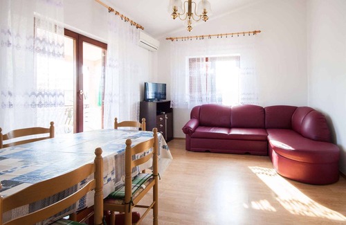 Monterol Apartment | Holiday apartment with air conditioning