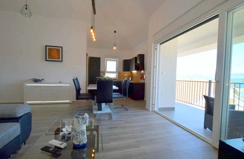 Porat Apartment | Holiday apartment with balcony and sea view
