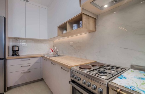 Porat Apartment | Holiday apartment with garden and barbecue
