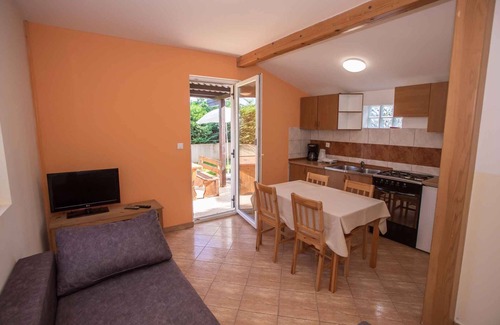 Cancini Apartment | Holiday apartment with use of pool