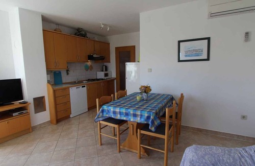 Tribulje Apartment | Holiday apartment with lake view