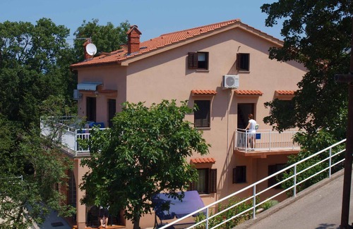 Njivice Apartment | Holiday apartment with Internet and Barbecue