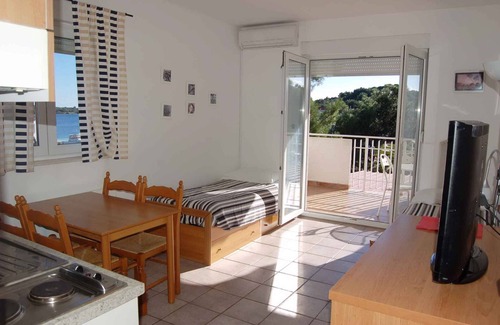 Verunic Apartment | Holiday apartment with lake view