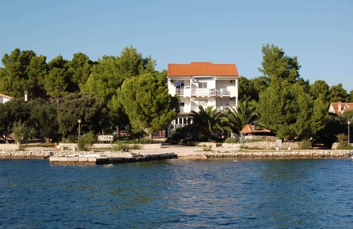 Verunic Apartment | Holiday apartment with lake view