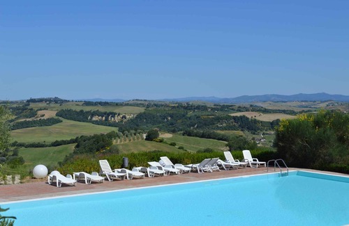 Asciano Apartment | Holiday apartment with swimming pool and patio