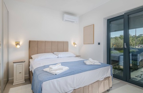 Porat Apartment | Holiday apartment with private pool