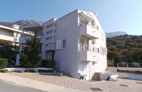 Ribarica Apartment | Holiday apartment with use of pool