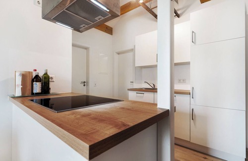 Leiselheim Apartment | Holiday Apartment 'Kirsche' with Shared Terrace, Shared Garden and Wi-Fi