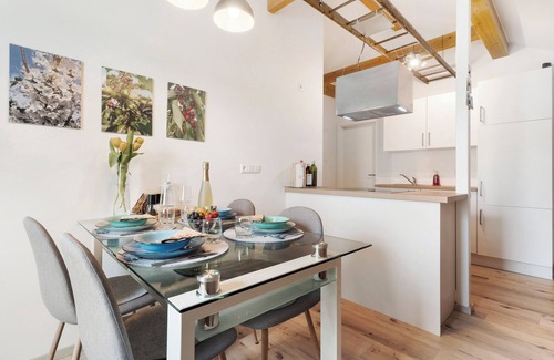 Leiselheim Apartment | Holiday Apartment 'Kirsche' with Shared Terrace, Shared Garden and Wi-Fi