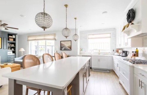 Highland House | Holiday Family Retreat, Modern Townhome with Theater, Gas Fireplace & Mountains