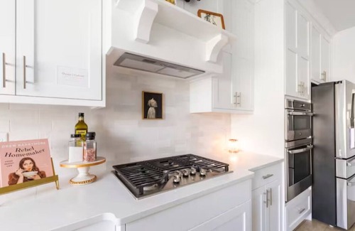 Highland House | Holiday Family Retreat, Modern Townhome with Theater, Gas Fireplace & Mountains
