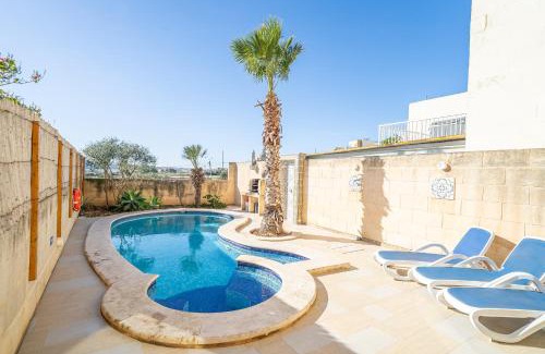 Xewkija House | Holiday Farmhouse with Private Pool