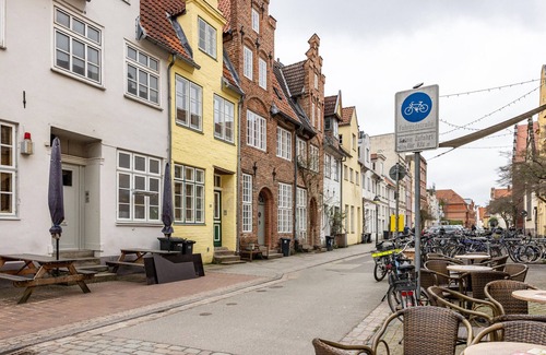 Luebeck Old Town Apartment | Holiday flat "Kontor" in a listed eaves house