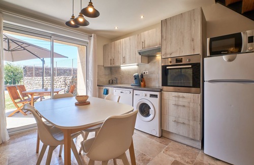 Saint-Hilaire-du-Rosier House | Holiday Home 'La Mottinière' with Private Terrace and Wi-Fi
