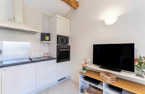 St.-Remy-de-Provence Apartment | Holiday Apartment "Agréable A La Campagne" with Private Pool, Private Terrace & Wi-Fi