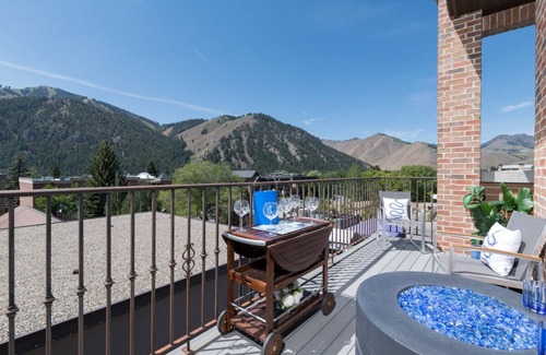 Ketchum Condo | Holiday Getaways Available! Chic Condo in Downtown Ketchum with Fire Pit & Mountain Views