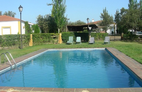 Herrera de Alcantara House | Holiday Home by River Tajo with Pool