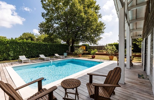 Saint-Aubin-de-Branne Apartment | Holiday Home 'La Maison Des Voyages' with Private Pool, Private Terrace and Wi-Fi