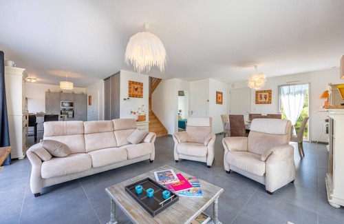 Bourgenay House | Holiday Home 'La Maison Du Payré - Near Beaches' with Private Terrace, Private Garden and Wi-Fi