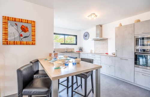 Bourgenay House | Holiday Home 'La Maison Du Payré - Near Beaches' with Private Terrace, Private Garden and Wi-Fi