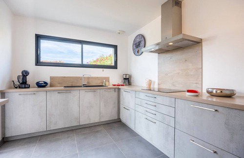 Bourgenay House | Holiday Home 'La Maison Du Payré - Near Beaches' with Private Terrace, Private Garden and Wi-Fi