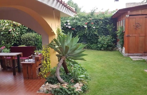 Maddalenedda House | Holiday Home Casa Telly close to the Beach with Garden, Covered Terrace & Wi-Fi
