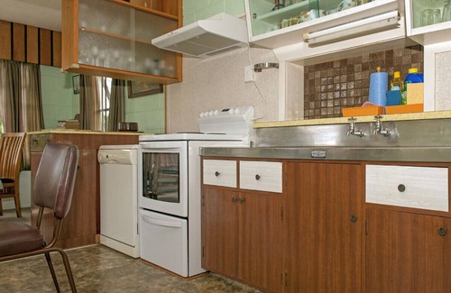 Whitianga Cottage | Holiday Haven - Whitianga Bach
