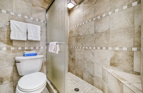 Saugatuck Resort | Holiday Hill Resort "Holiday Suite" Unit 702