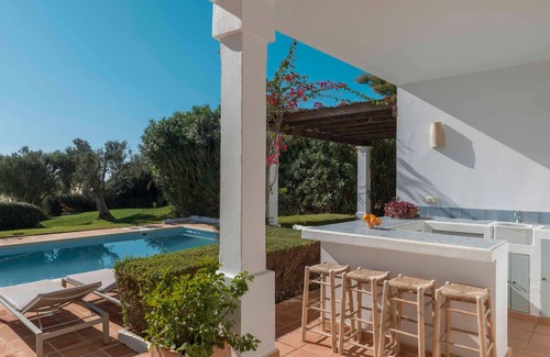 Benalup-Casas Vieja House | Holiday Home 'Petunia' with Private Pool, Wi-Fi and Air Conditioning