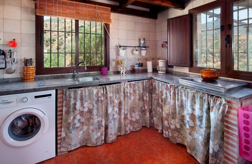 Canillas de Aceituno House | Holiday Home Casita T with Mountain View, Pool & Wi-Fi