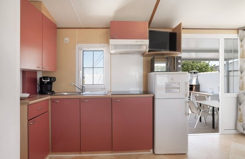 Conil de la Frontera House | Holiday Home 'Coral' with Private Pool, Wi-Fi and Air Conditioning