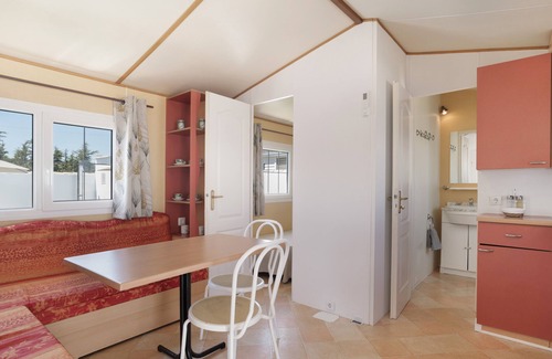 Conil de la Frontera House | Holiday Home 'Coral' with Private Pool, Wi-Fi and Air Conditioning