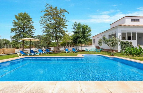 Marchena House | Holiday Home "Casa Rural Dehesa De Las Yeguas" with Pool, Terraces & Wi-Fi