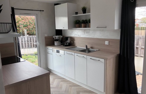 Olonne-sur-Mer House | Holiday Home 'Le Refuge Sablais' with Private Terrace, Wi-Fi and Air Conditioning