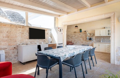 Francavilla Fontana House | Holiday Home 'Buontempo' with Private Pool, Wi-Fi and Air Conditioning