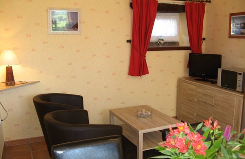Plomodiern House | HOLIDAY HOME A 600M FROM THE SEA (B) enclosed dog garden