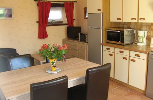 Plomodiern House | HOLIDAY HOME A 600M FROM THE SEA (B) enclosed dog garden
