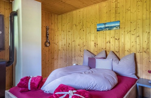 Verano House | Holiday Home 'Almhütte Jägerrast' with Mountain View & Garden