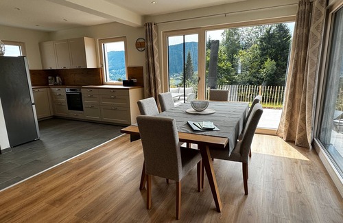 Bodensdorf House | Holiday Home 'Almrausch' with Lake View, Private Terrace and Wi-Fi