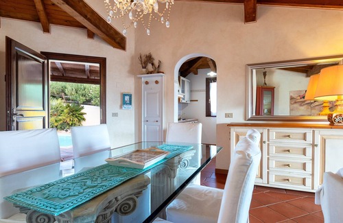 Punta De Su Turrione House | Holiday Home 'Aurora' with Private Pool, Wi-Fi and Air Conditioning