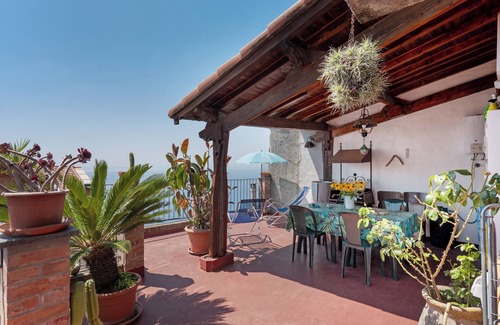 Cipressa House | Holiday Home 'Basera' with Sea View, Wi-Fi and Air Conditioning