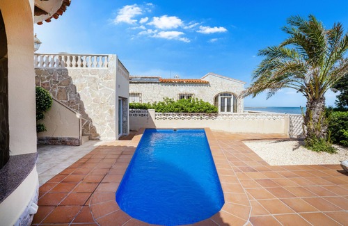 Almadrava Beach House | Holiday Home 'Beach Villa Denia' with Sea View, Wi-Fi and Air Conditioning