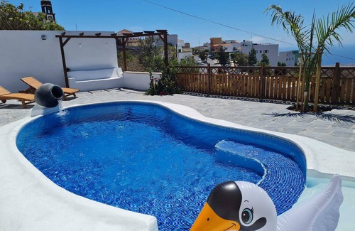 Villa de Arico House | Holiday Home "Bernarda" with Heated Pool, Sea Views, Private Pool and Wi-Fi