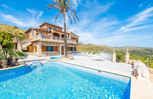 Arta House | Holiday Home 'Ca Na Lluny' with Sea View, Private Pool and Wi-Fi