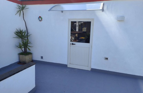 Tortora Marina House | Holiday Home 'Casetta Esmeralda' with Sea View, Private Terrace and Wi-Fi