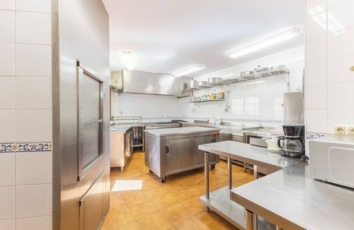 Villacastin House | Holiday Home 'Casa Alval' with Mountain View, Wi-Fi and Air Conditioning