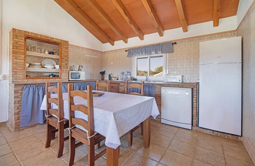 Barbate House | Holiday Home 'Casa Andrea' with Mountain View, Shared Pool & Wi-Fi